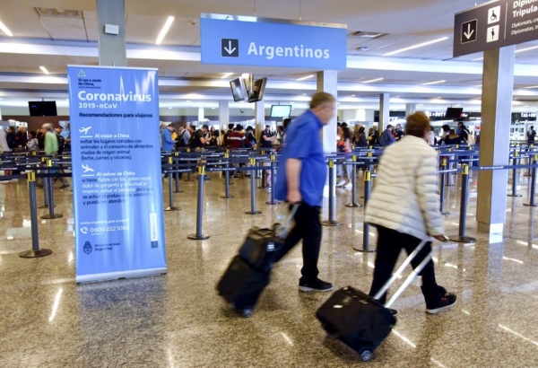 Restricciones a los vuelos: hay 1.400 nuevos varados en el exterior