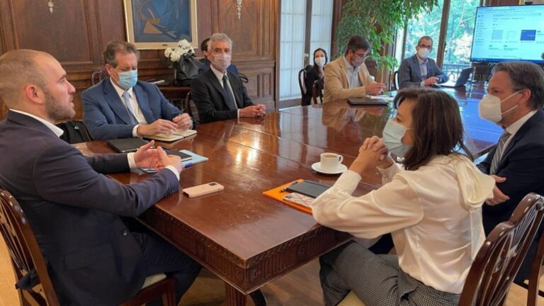 Guzmán y Pesce se reunieron con el staff del FMI en Washington y buscan avanzar con un acuerdo