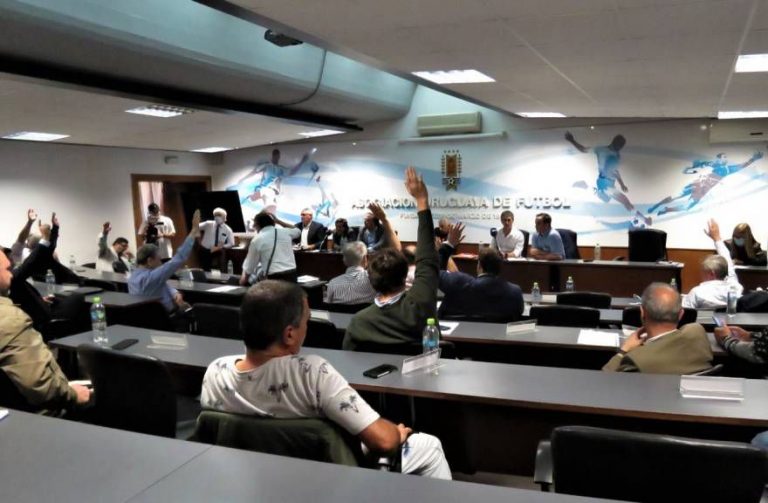 Se votó la realización de la Copa Uruguay que aúna el fútbol profesional y amateur
